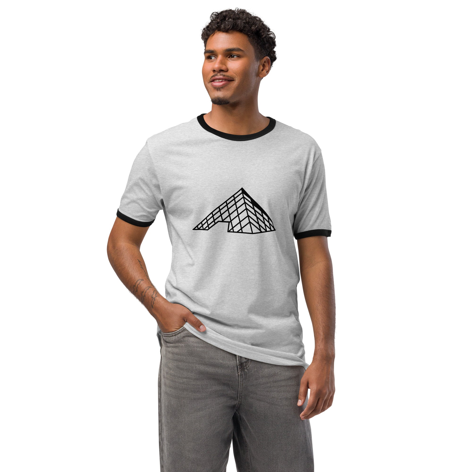 tsgabrielle® • Masculino • Paris - Pirâmide do Louvre • Camiseta Ringer