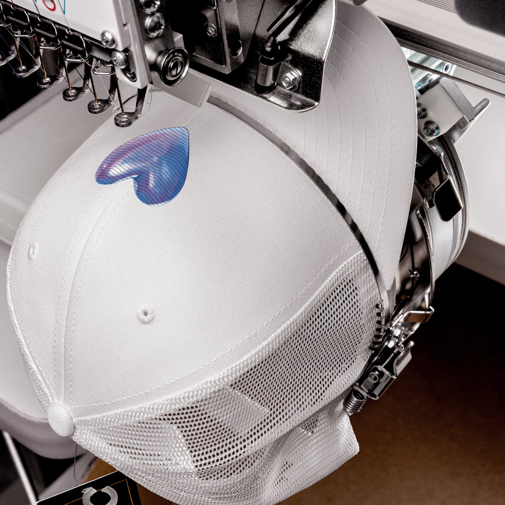 tsgabrielle® • TransLove • Boné Trucker • Branco